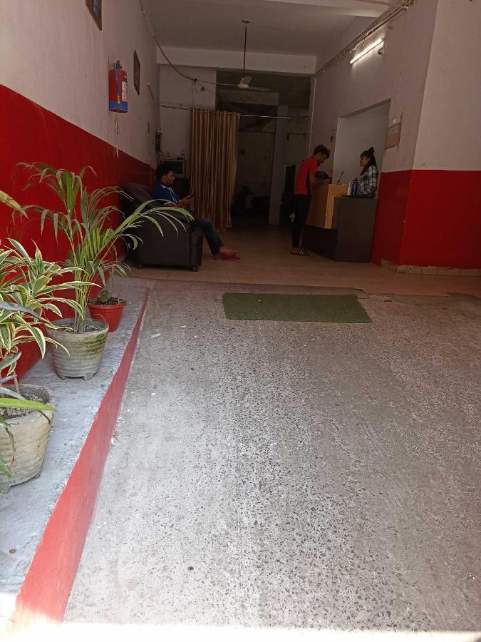 Hotel O Kl Khari Near Ashoka Park Mein Metro New Delhi Bagian luar foto