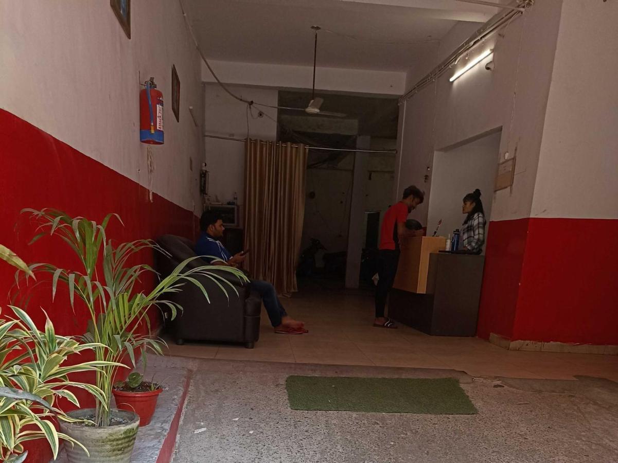 Hotel O Kl Khari Near Ashoka Park Mein Metro New Delhi Bagian luar foto