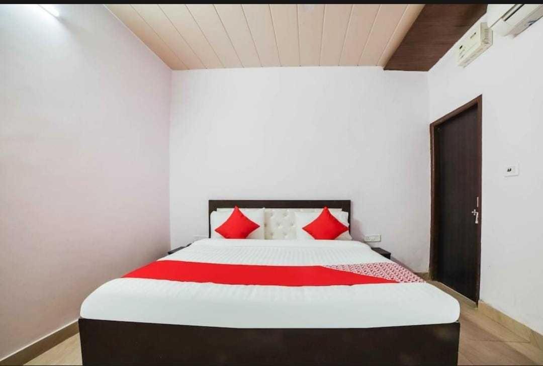 Hotel O Kl Khari Near Ashoka Park Mein Metro New Delhi Bagian luar foto