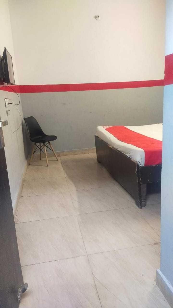 Hotel O Kl Khari Near Ashoka Park Mein Metro New Delhi Bagian luar foto
